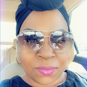 Meet your Posher, Ebony